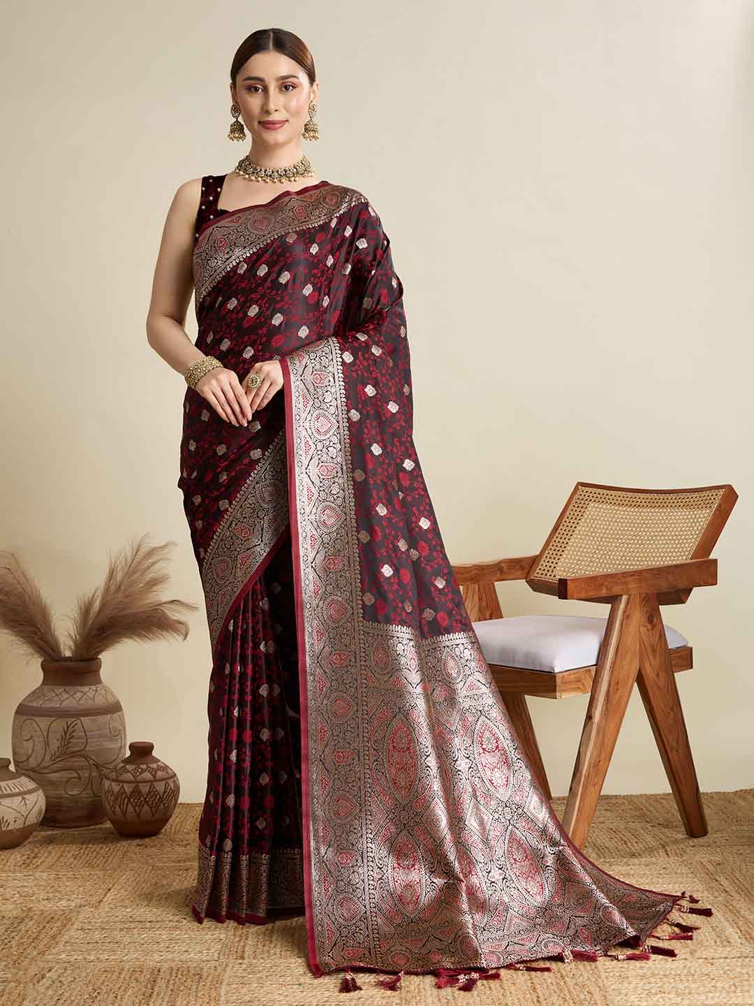 Urban Pallu Woven Design Silk Blend Party Saree
