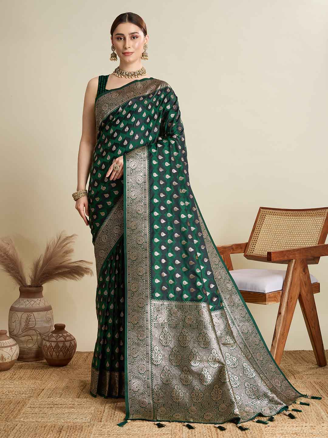 Urban Pallu Woven Design Silk Blend Party Saree