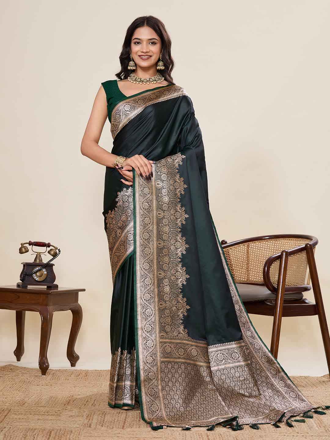 Urban Pallu Woven Design Silk Blend Party Saree