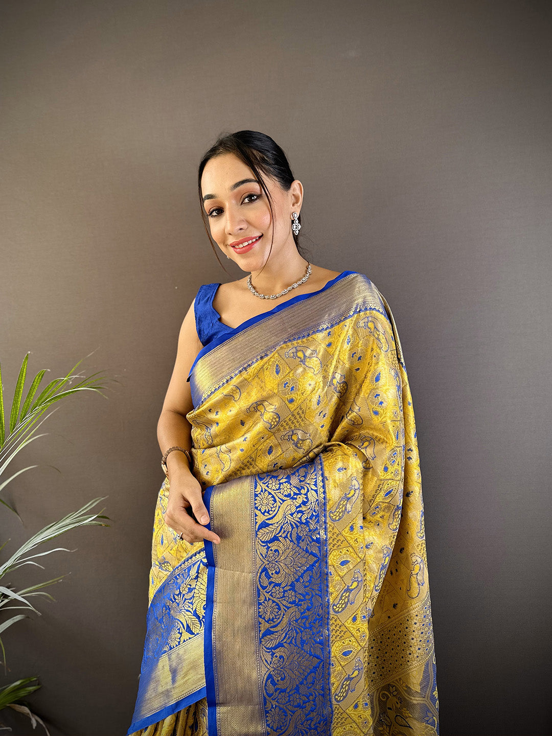 Urban Pallu Woven Design Silk Blend Traditional Saree