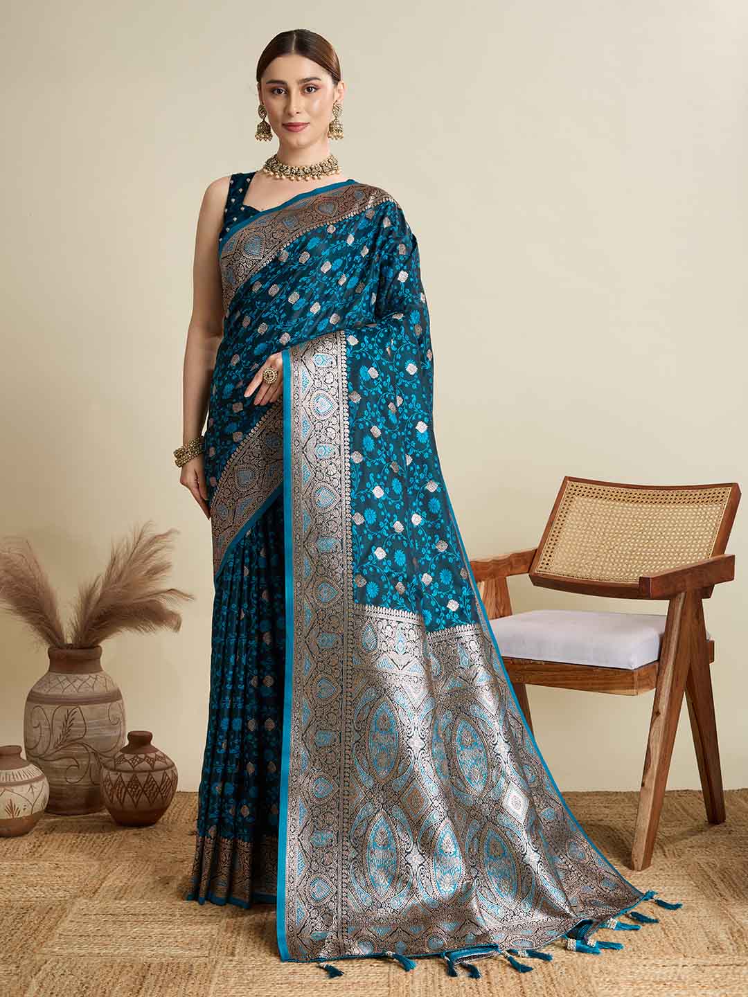 Urban Pallu Woven Design Silk Blend Party Saree
