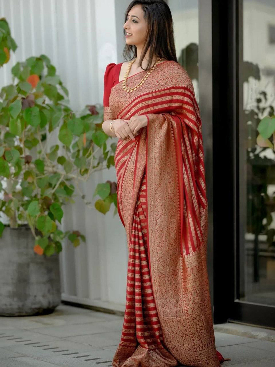Urban Pallu Woven Design Silk Blend Traditional Saree