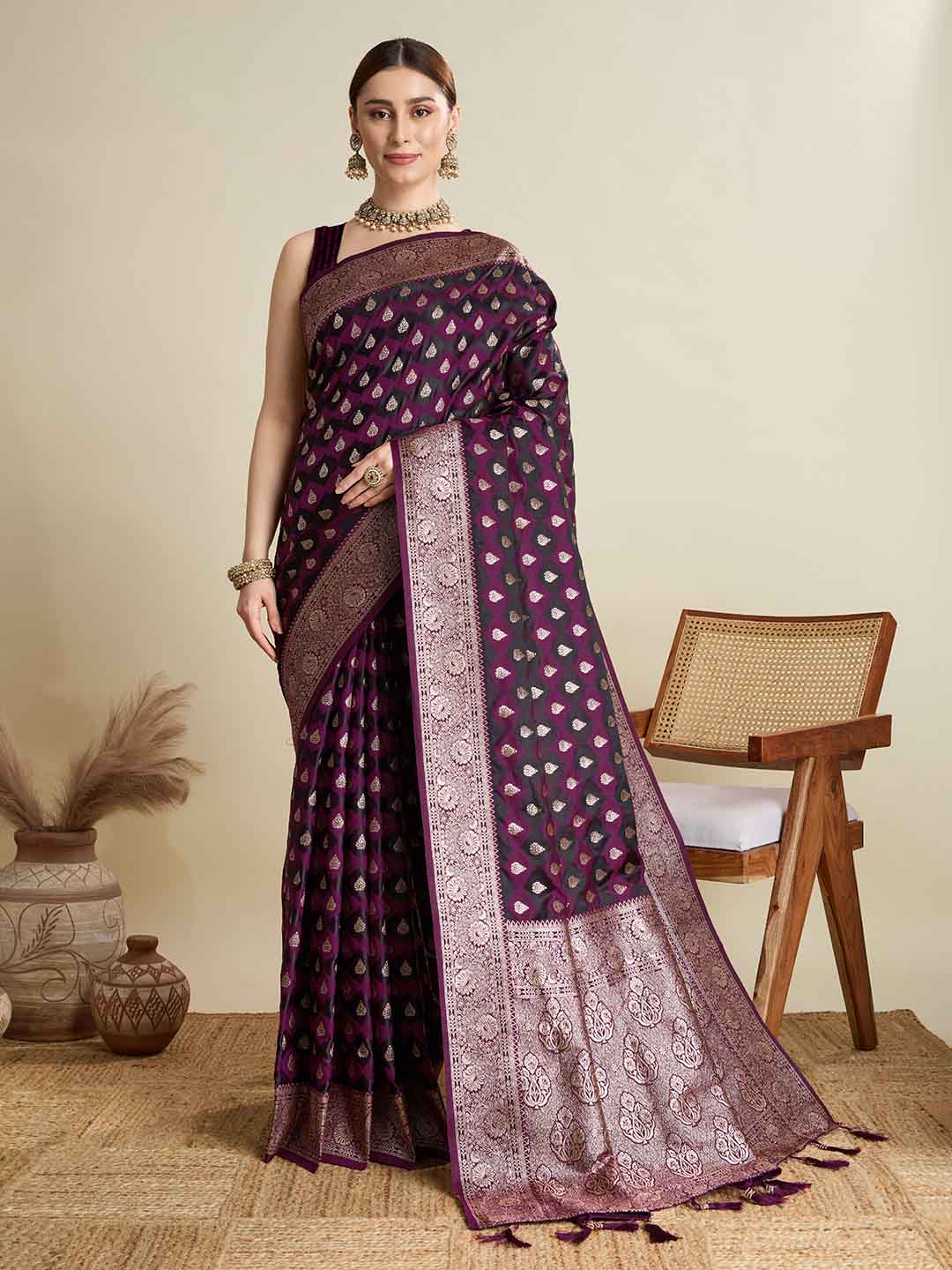 Urban Pallu Woven Design Silk Blend Party Saree