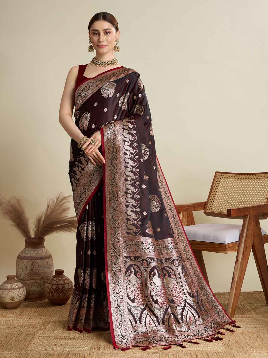 Urban Pallu Woven Design Silk Blend Party Saree