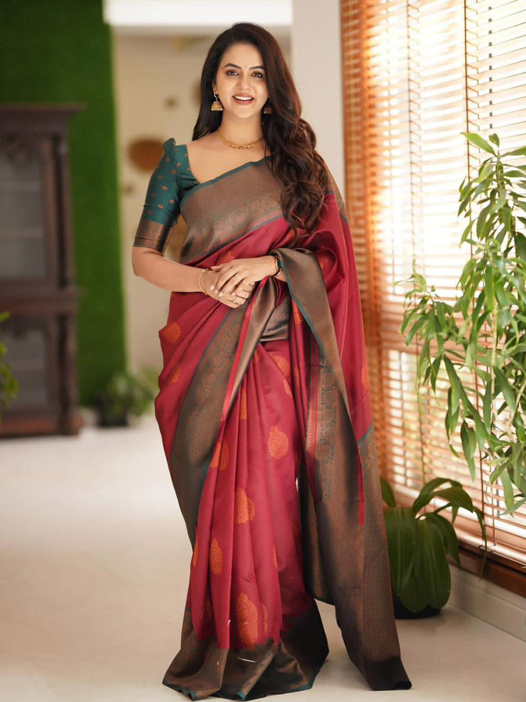 Urban Pallu Woven Design Silk Blend Traditional Saree