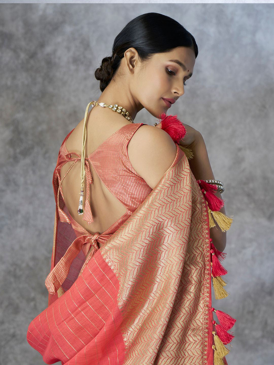 Urban Pallu Solid Cotton Blend Daily Saree