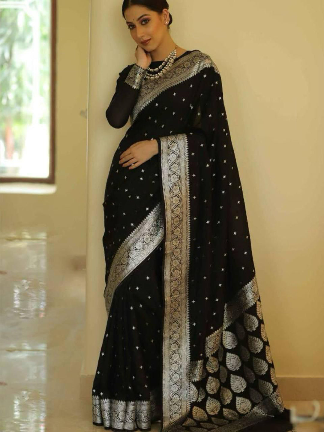 Urban Pallu Woven Design Silk Blend Traditional Saree