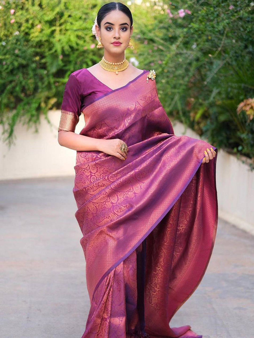Urban Pallu Woven Design Silk Blend Traditional Saree