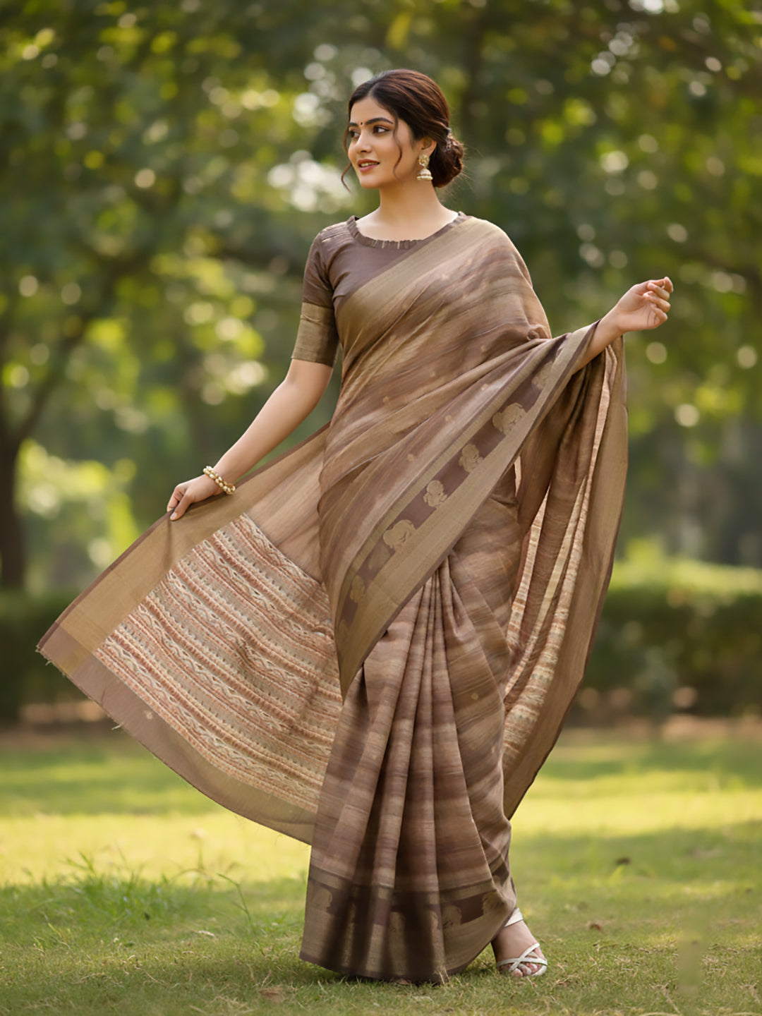 Urban Pallu Floral Sequinned Silk Blend Fusion Saree