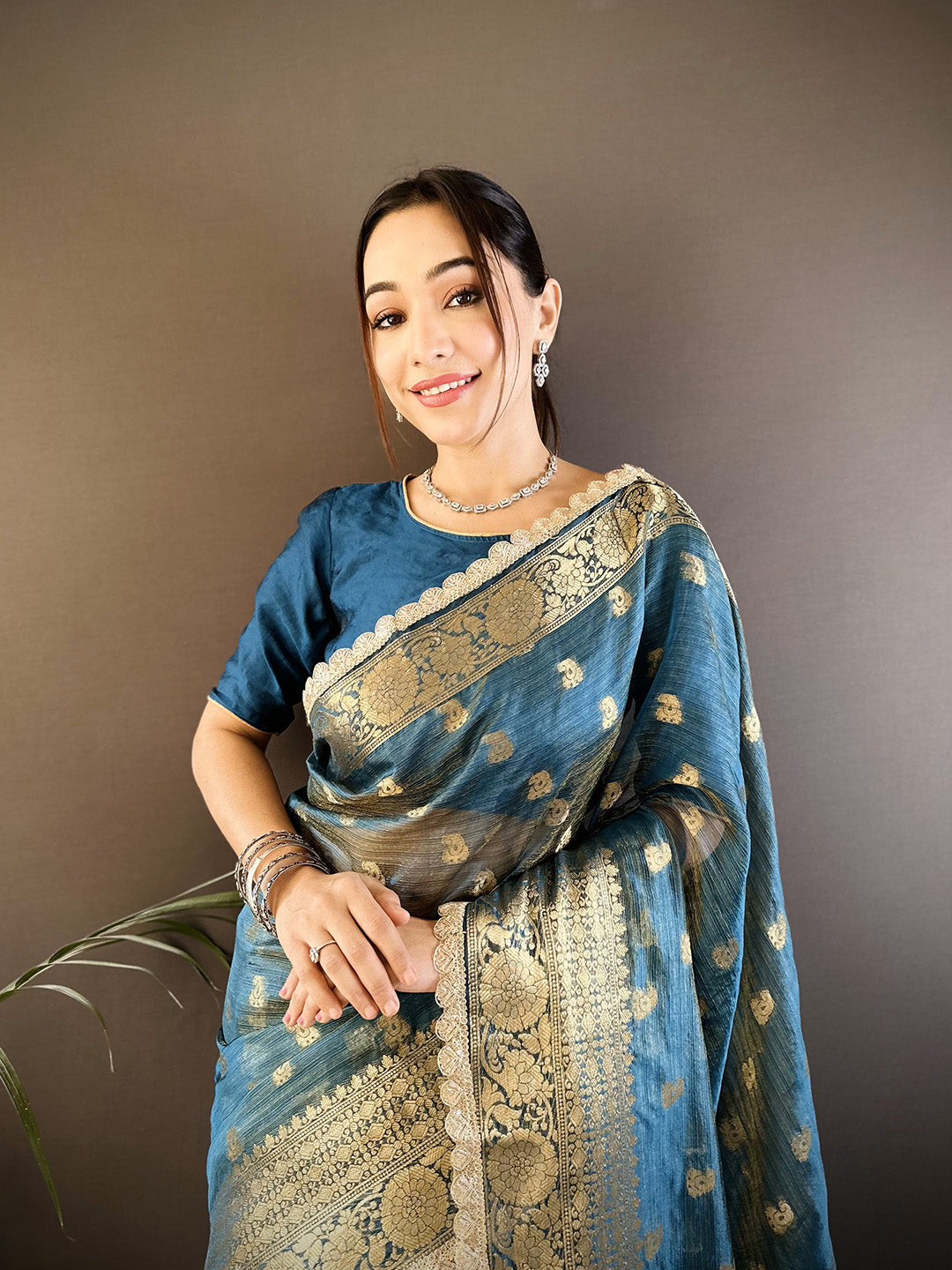 Urban Pallu Woven Design Silk Blend Traditional Saree