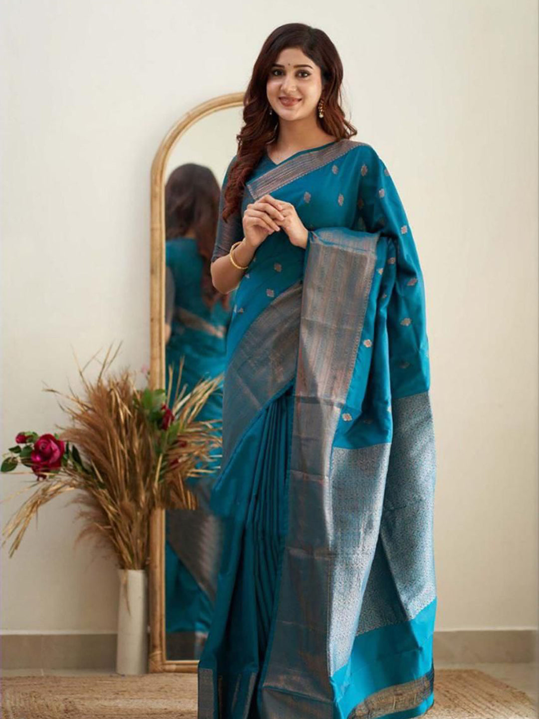 Urban Pallu Woven Design Silk Blend Work Saree