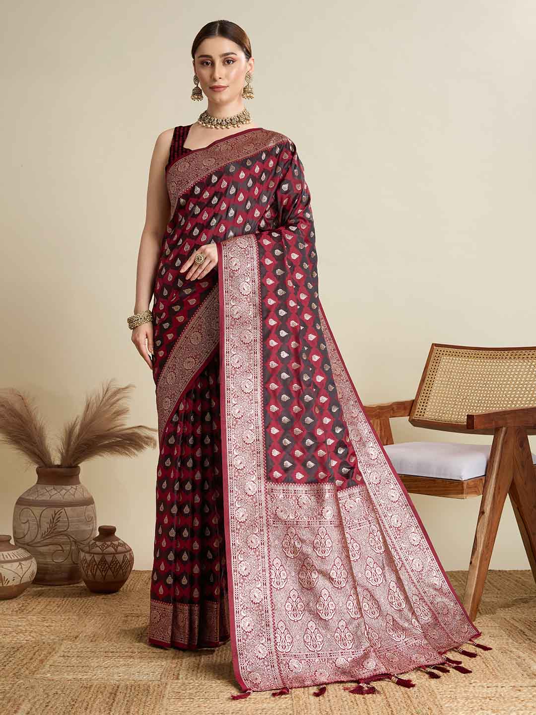 Urban Pallu Woven Design Silk Blend Party Saree