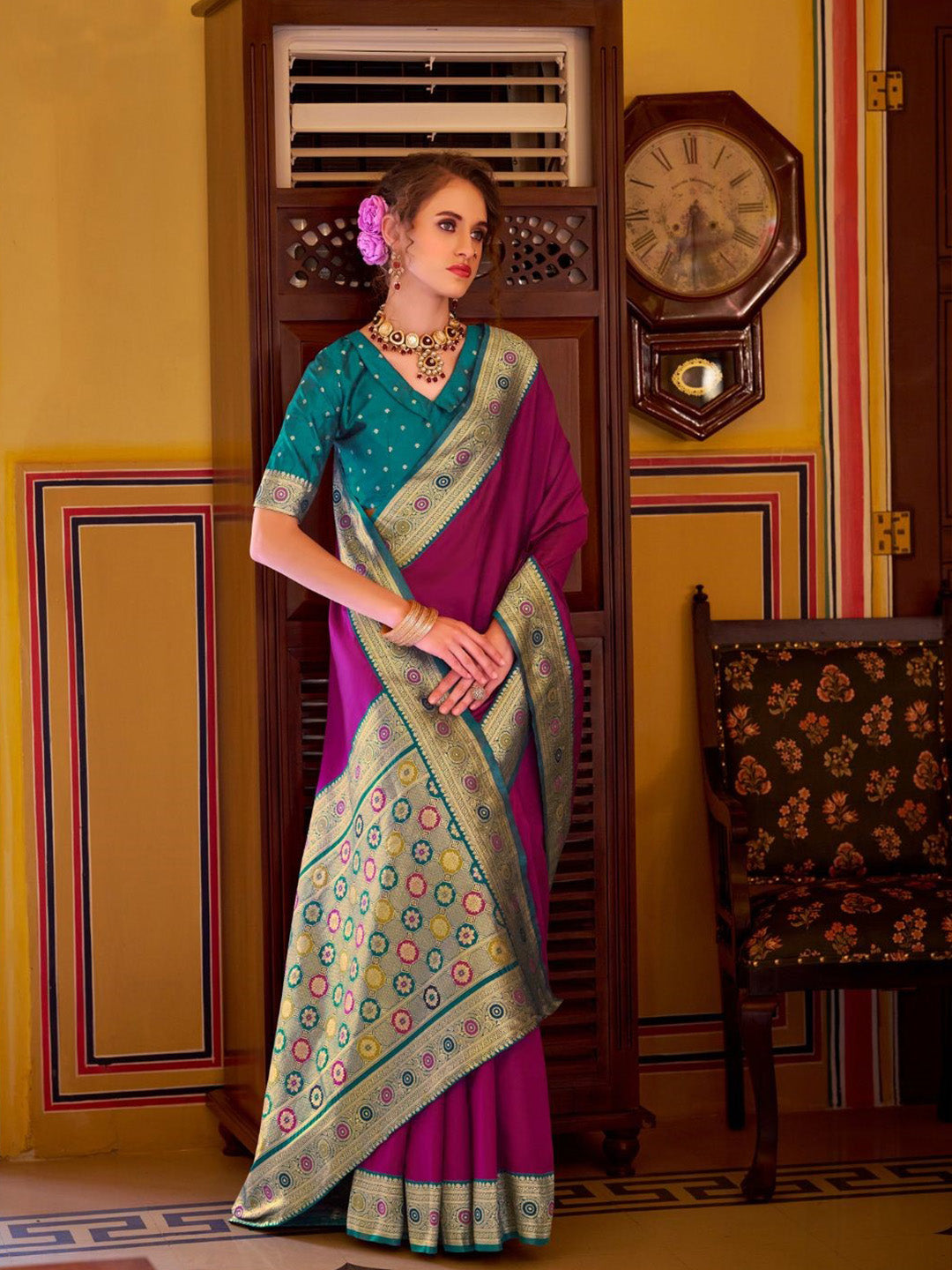 Urban Pallu Woven Design Silk Blend Daily Saree