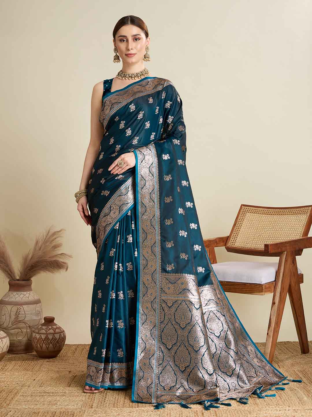 Urban Pallu Woven Design Silk Blend Party Saree
