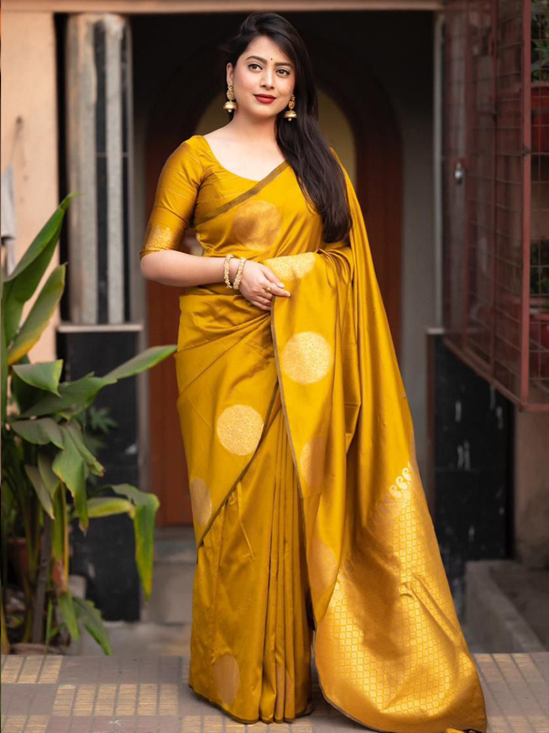 Urban Pallu Woven Design Silk Blend Work Saree