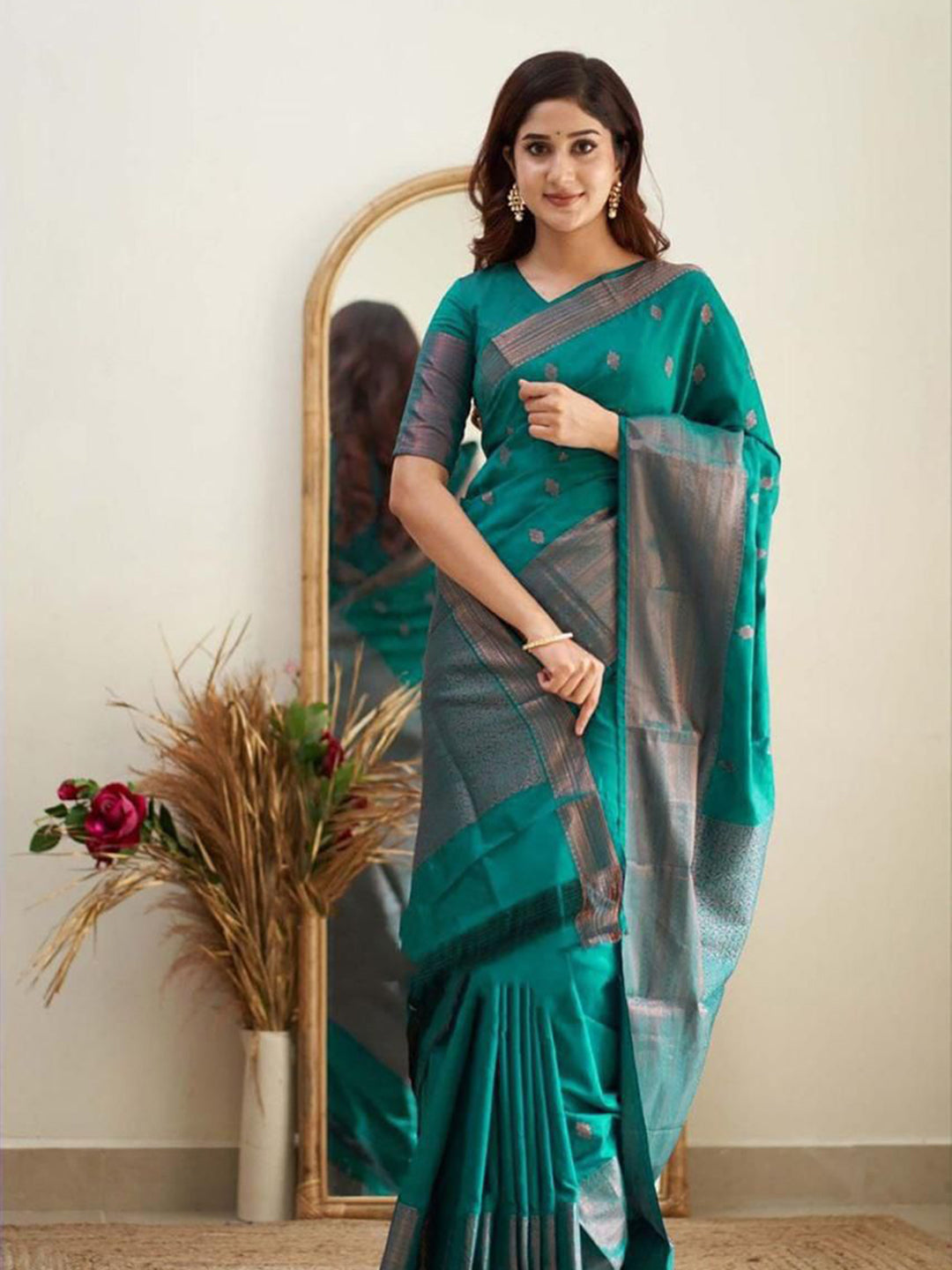 Urban Pallu Woven Design Silk Blend Work Saree