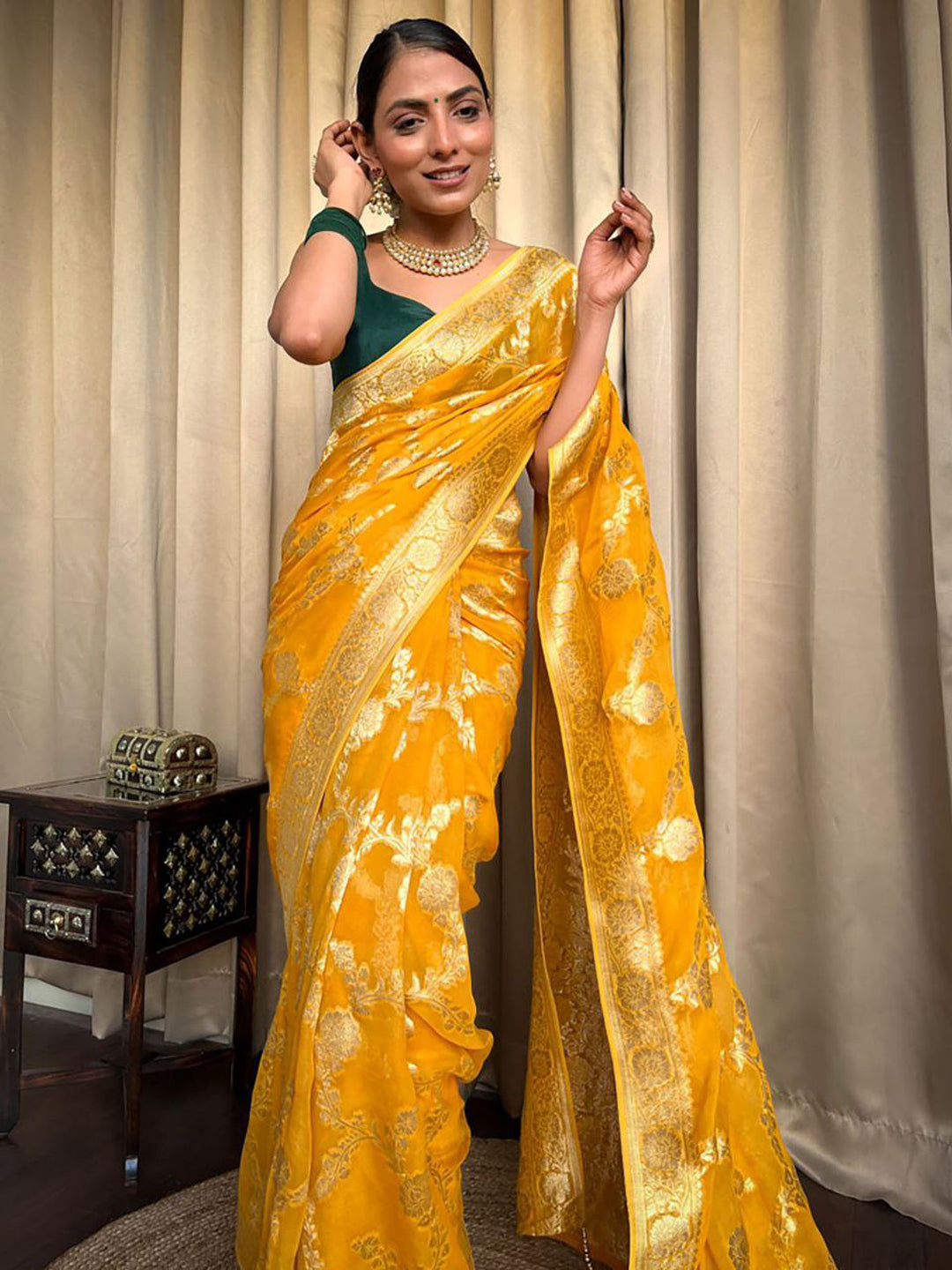 Urban Pallu Woven Design Silk Blend Traditional Saree