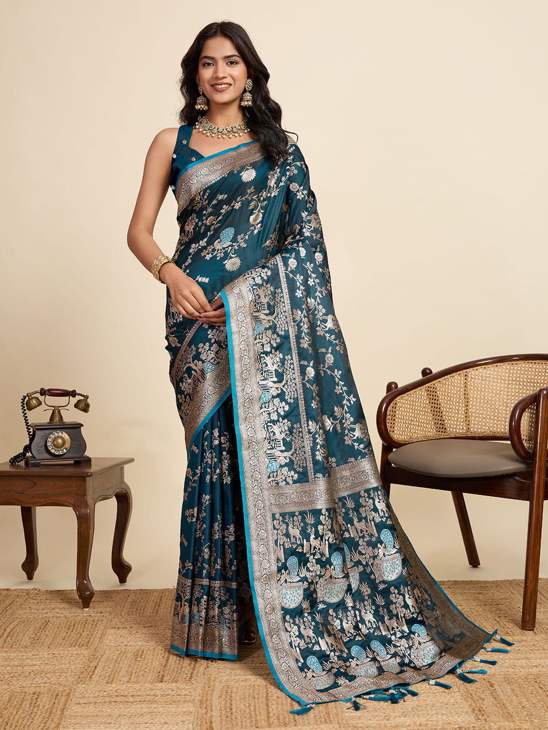 Urban Pallu Woven Design Silk Blend Party Saree