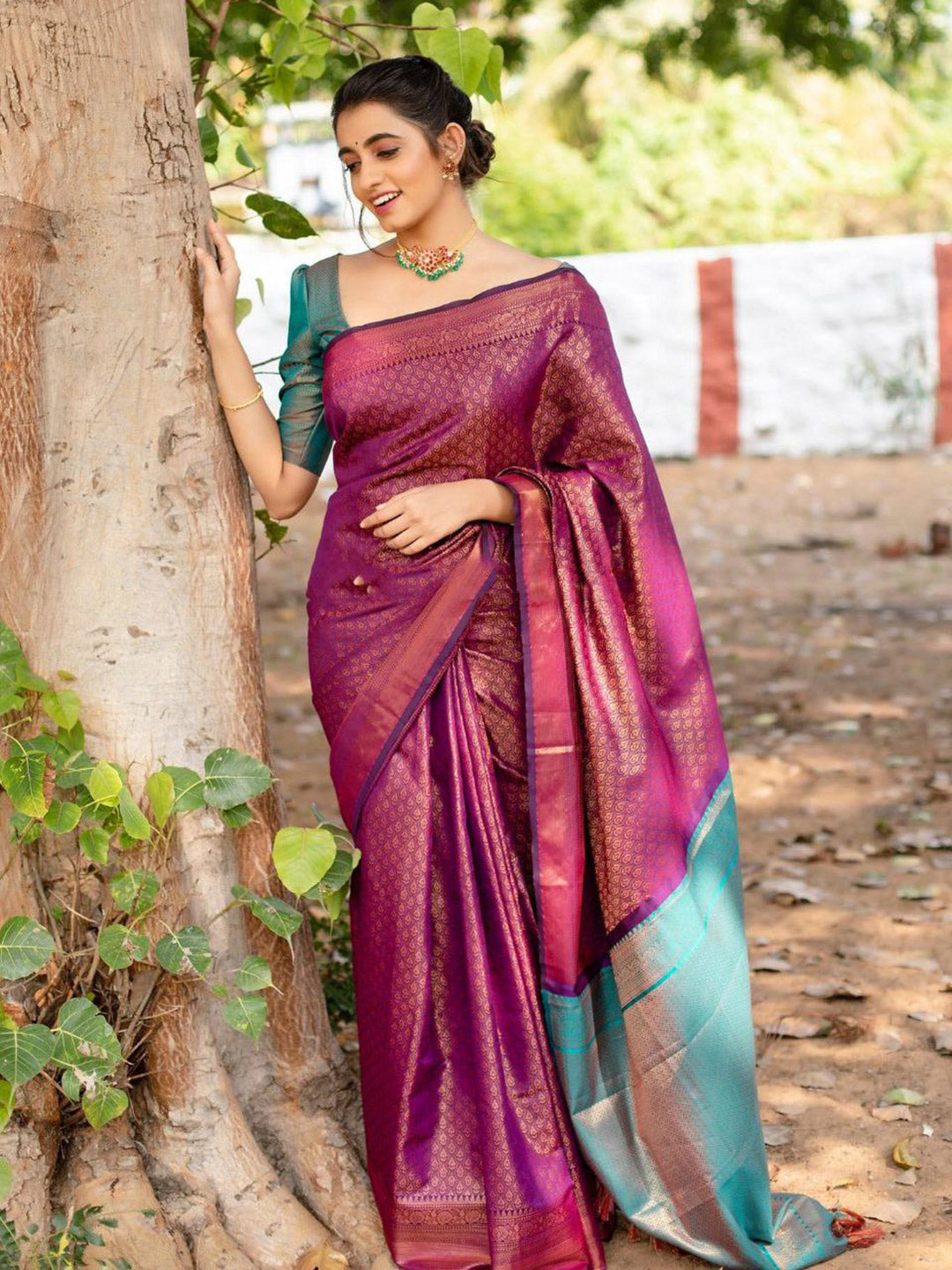 Urban Pallu Woven Design Silk Blend Traditional Saree