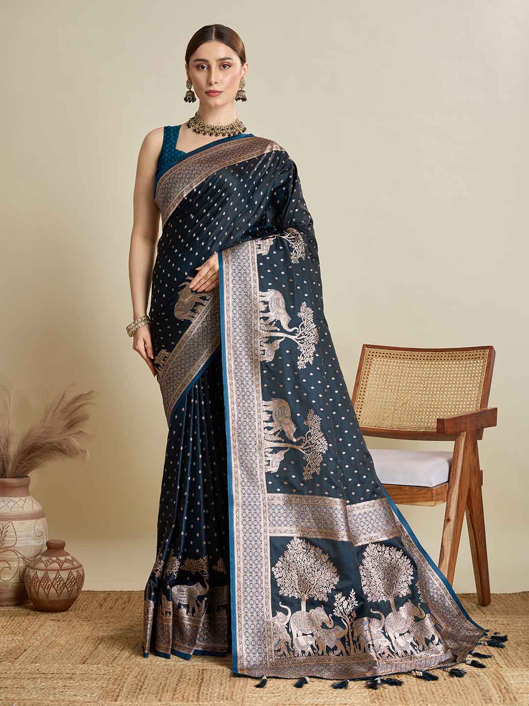 Urban Pallu Woven Design Silk Blend Party Saree