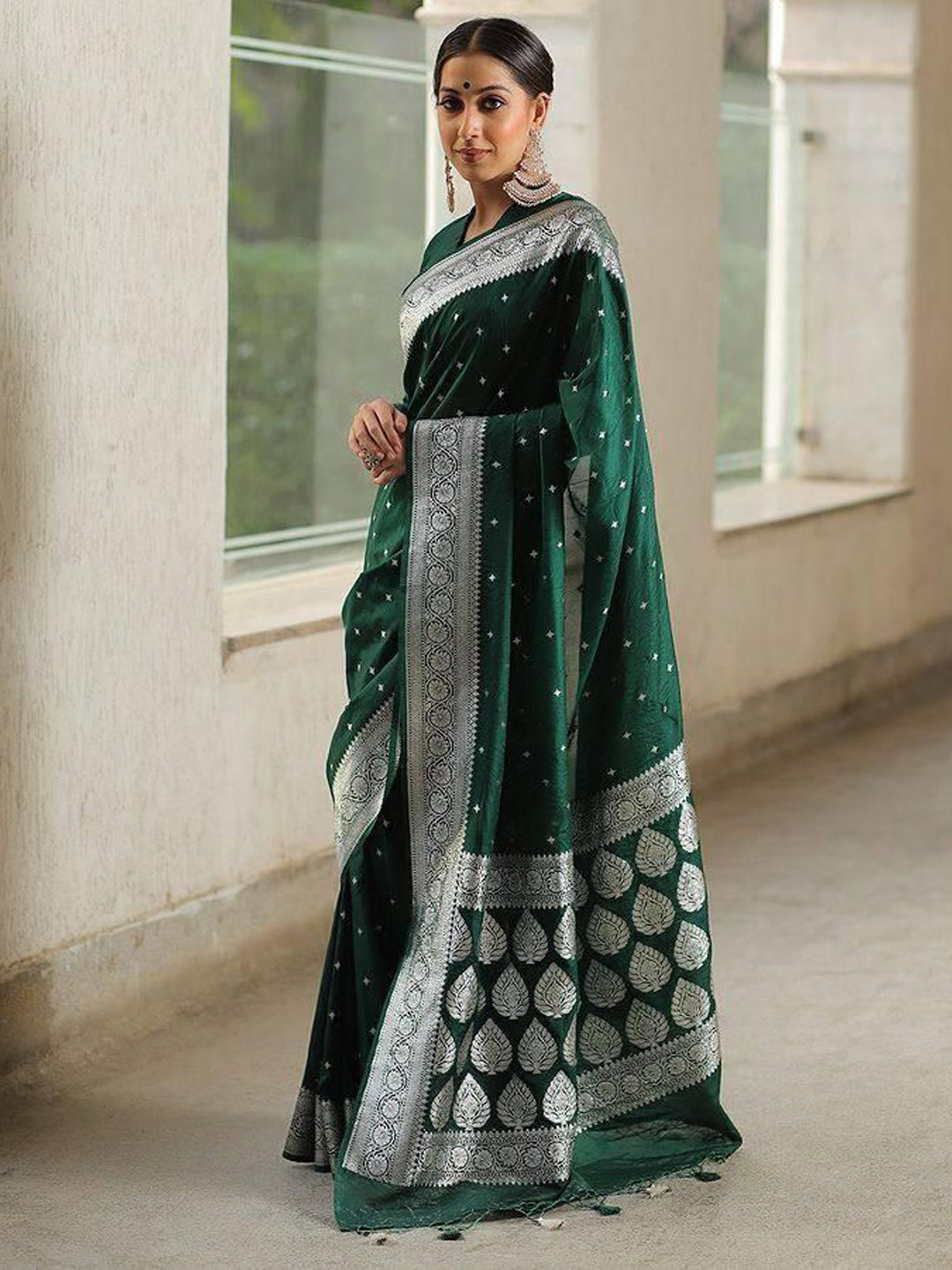 Urban Pallu Woven Design Silk Blend Traditional Saree