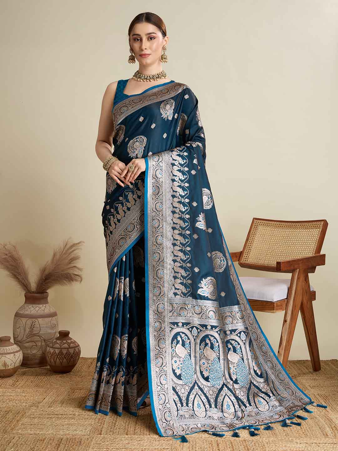 Urban Pallu Woven Design Silk Blend Party Saree