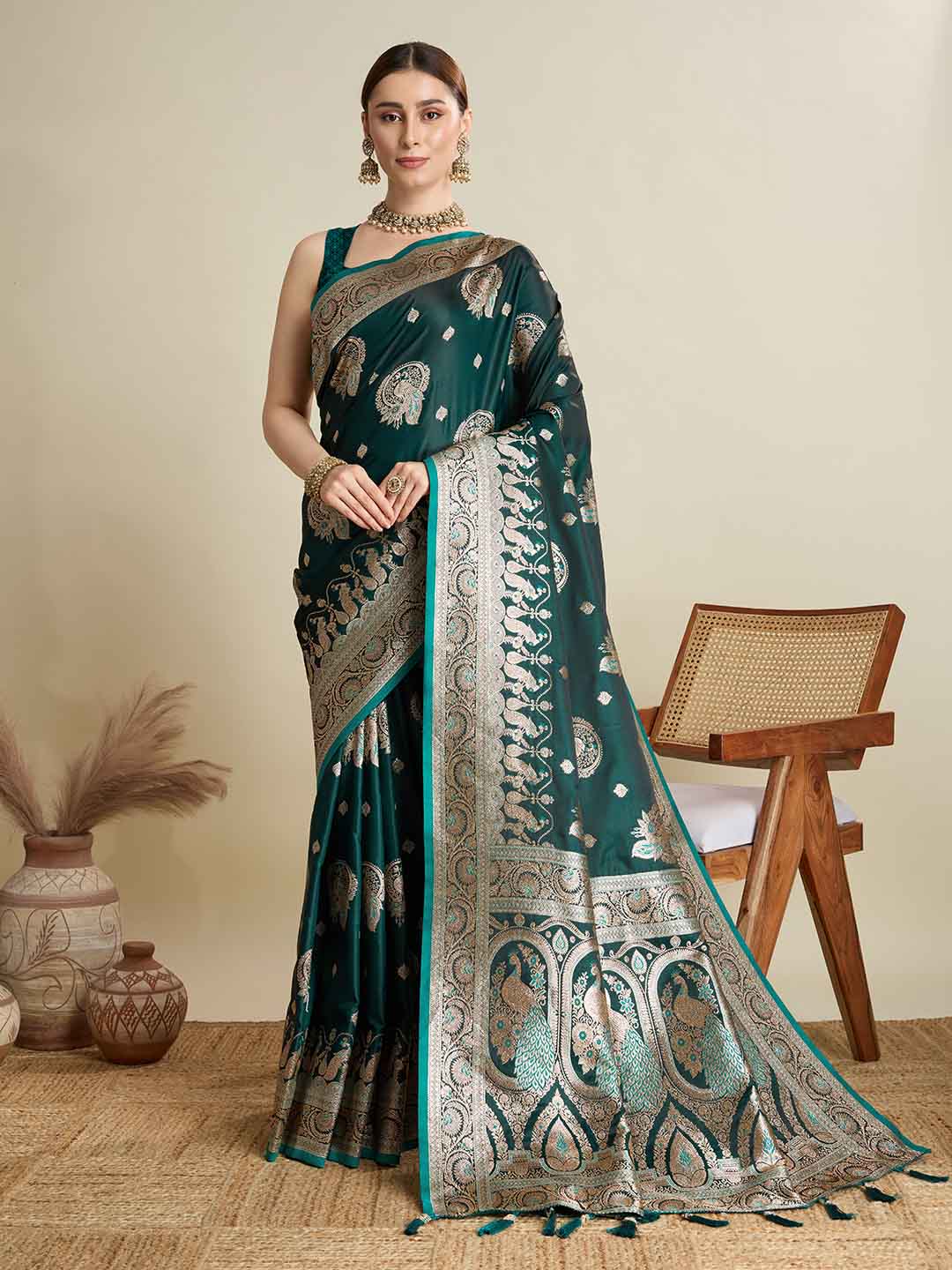 Urban Pallu Woven Design Silk Blend Party Saree