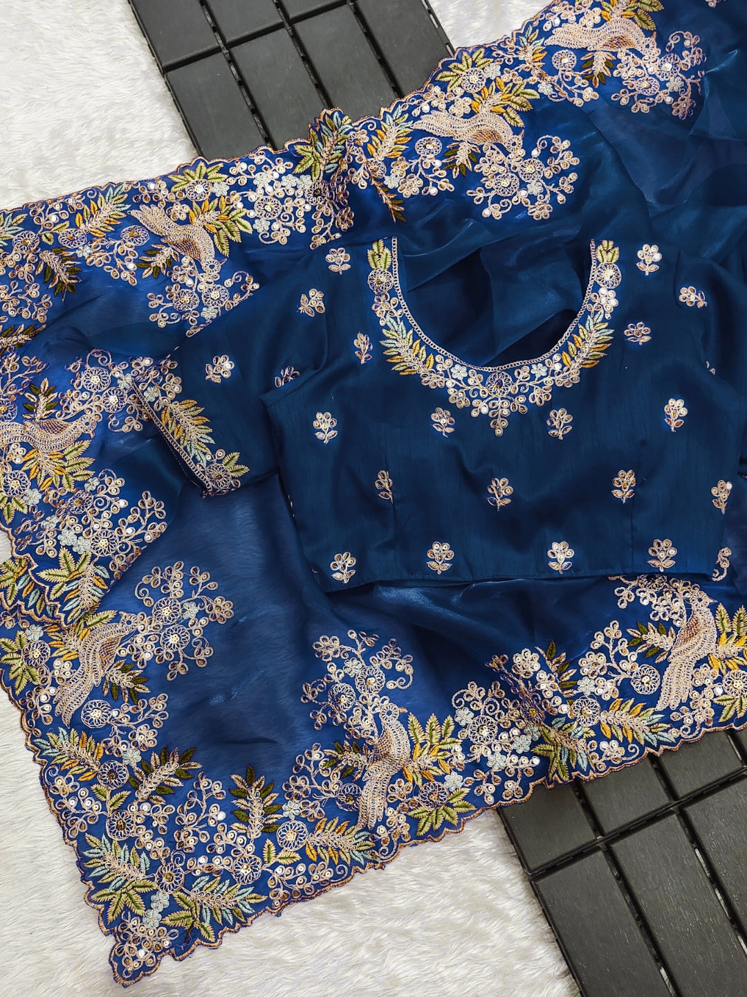 Urban Pallu Solid Silk Blend Festive Saree
