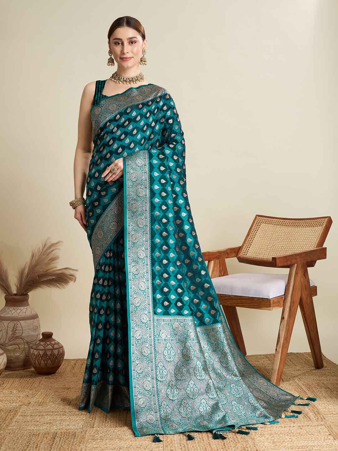 Urban Pallu Woven Design Silk Blend Party Saree