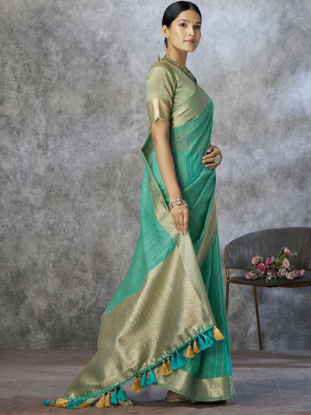 Urban Pallu Solid Cotton Blend Daily Saree