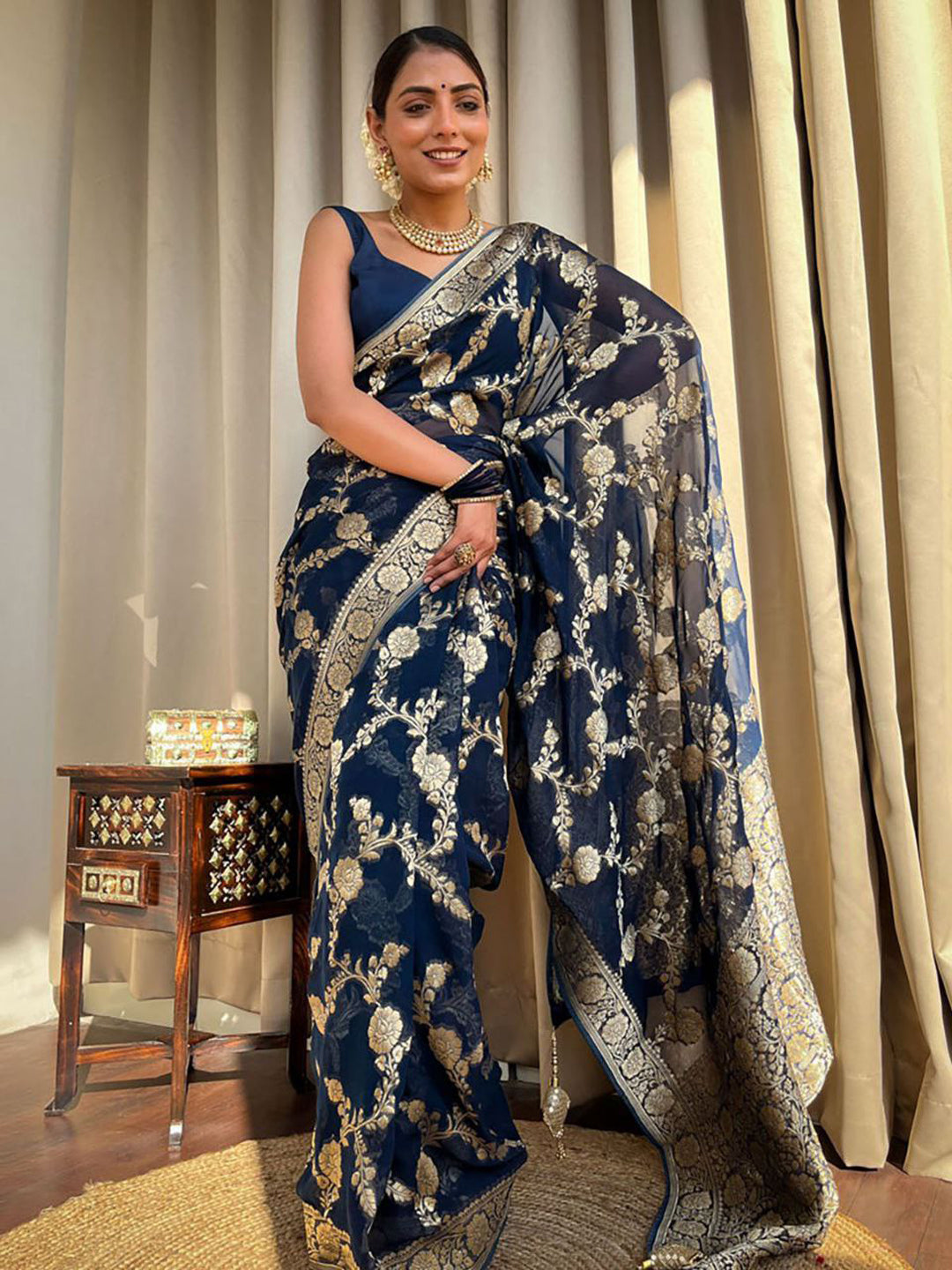 Urban Pallu Woven Design Silk Blend Traditional Saree