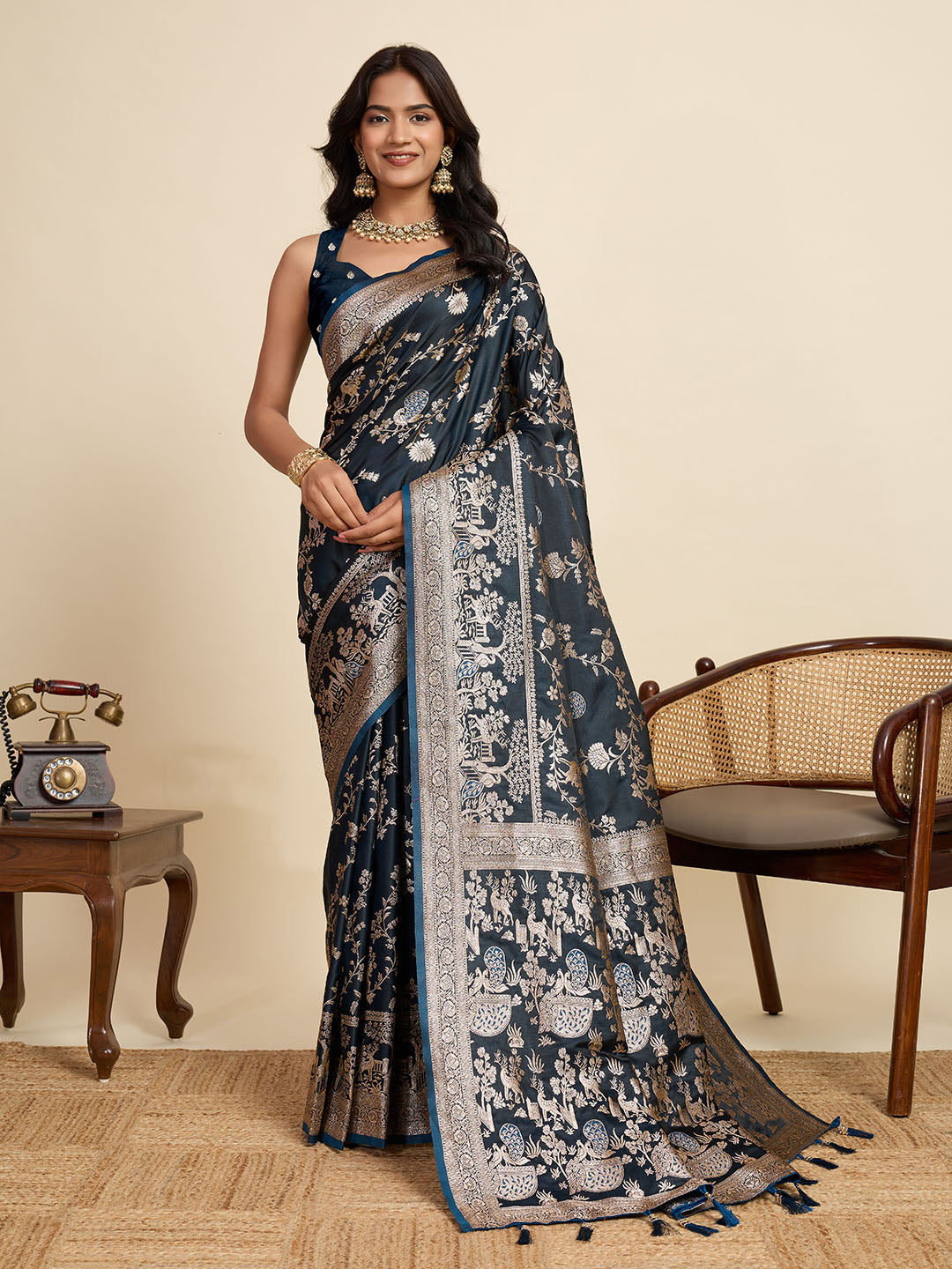 Urban Pallu Woven Design Silk Blend Party Saree