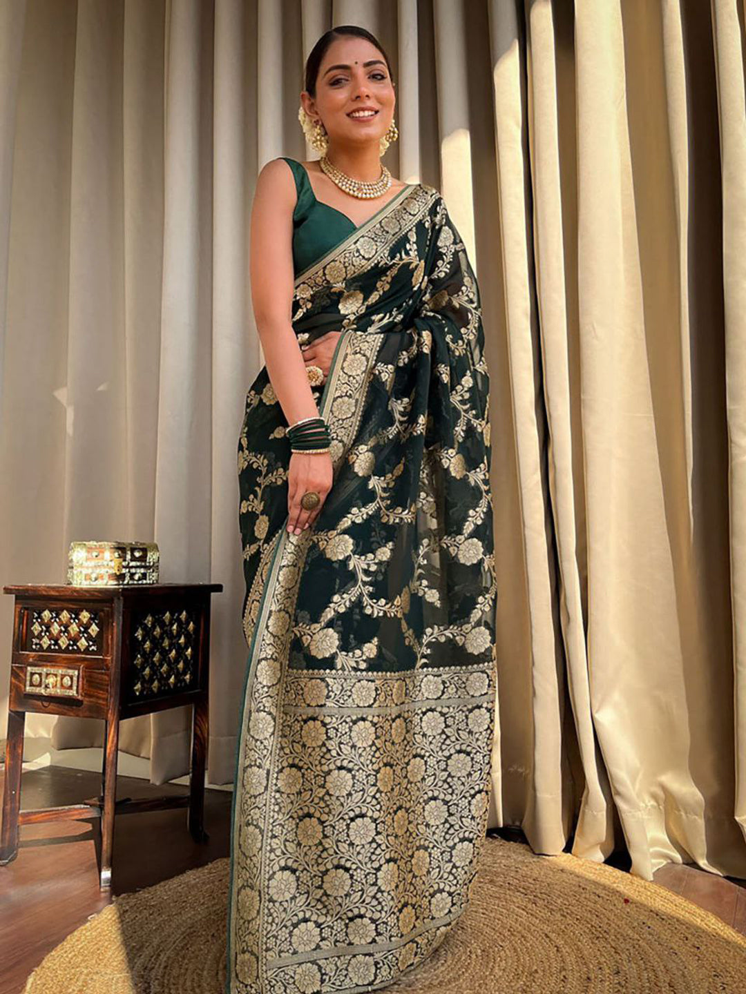Urban Pallu Woven Design Silk Blend Traditional Saree