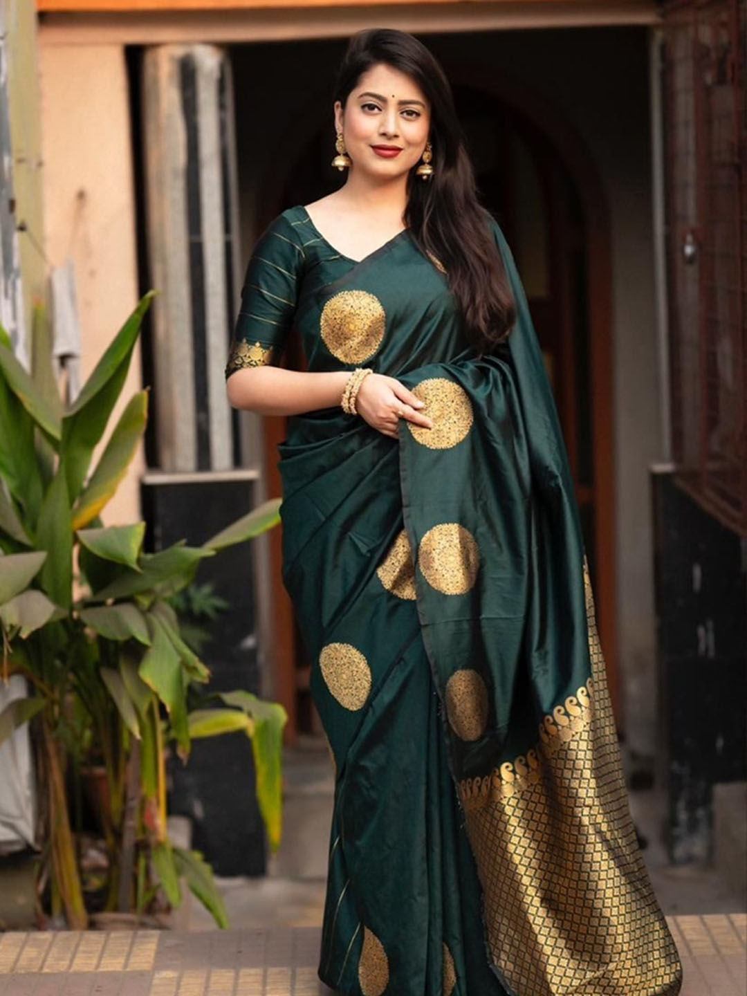 Urban Pallu Woven Design Silk Blend Work Saree