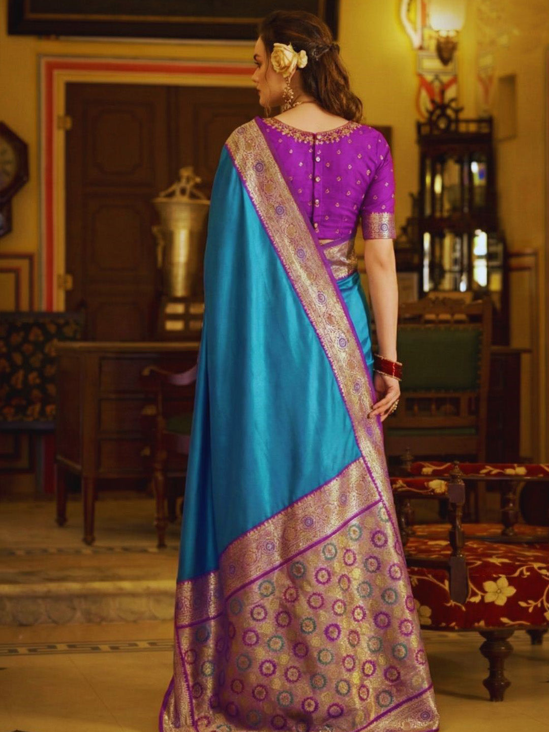 Urban Pallu Woven Design Silk Blend Daily Saree