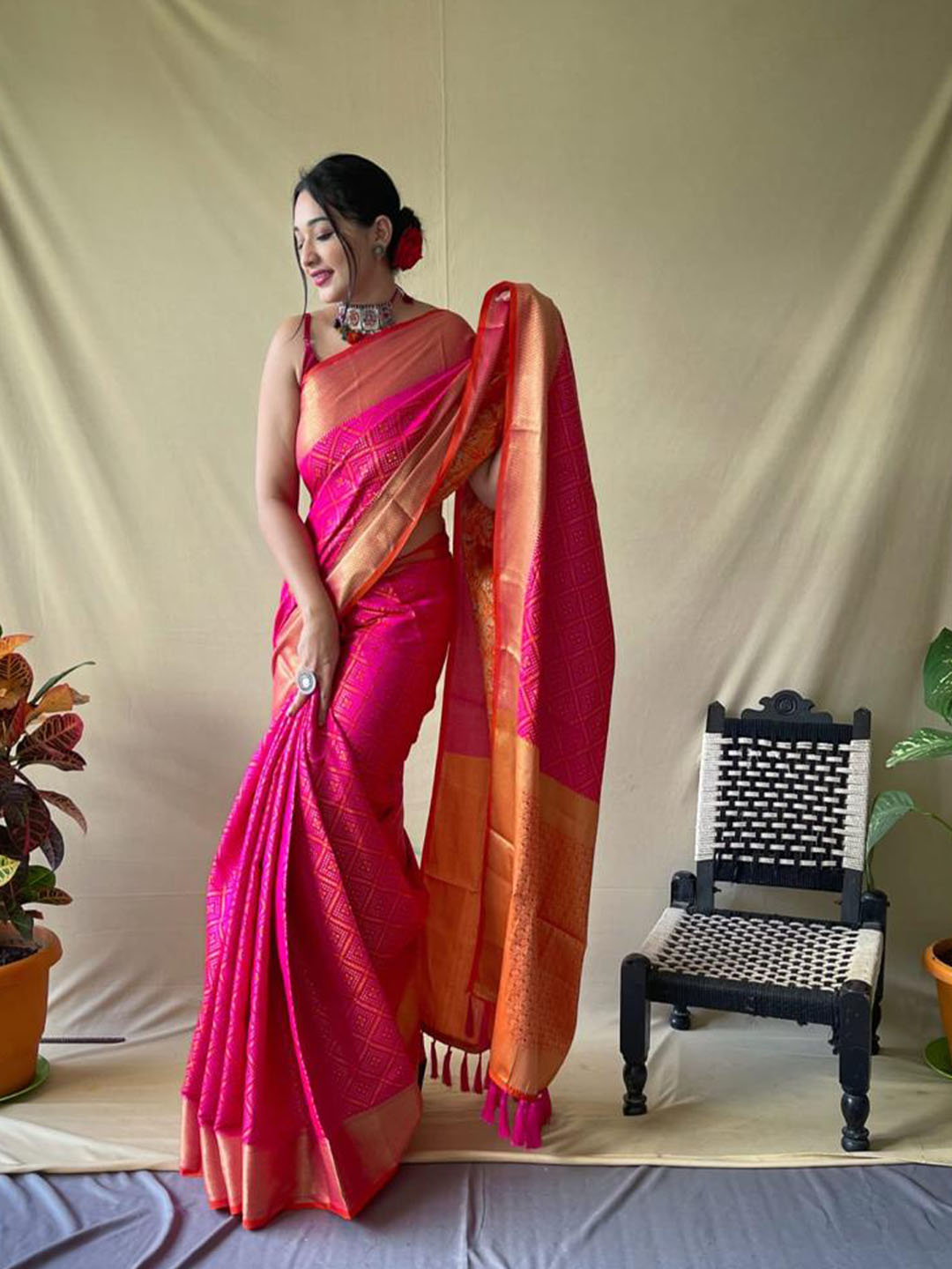 Urban Pallu Woven Design Silk Blend Party Saree