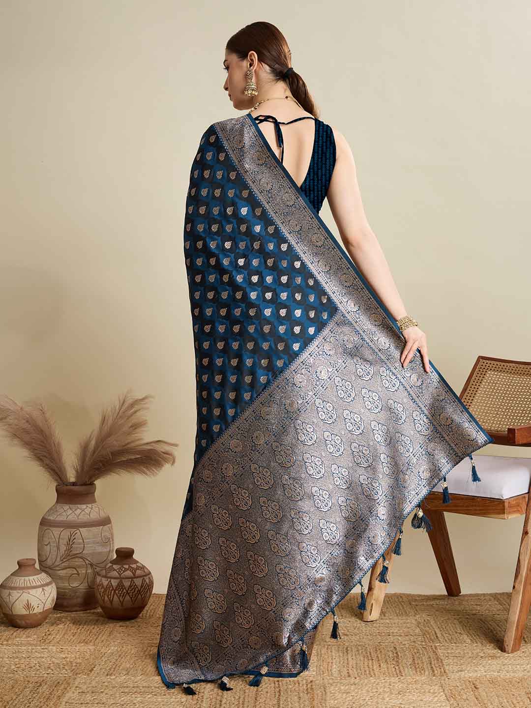 Urban Pallu Woven Design Silk Blend Party Saree