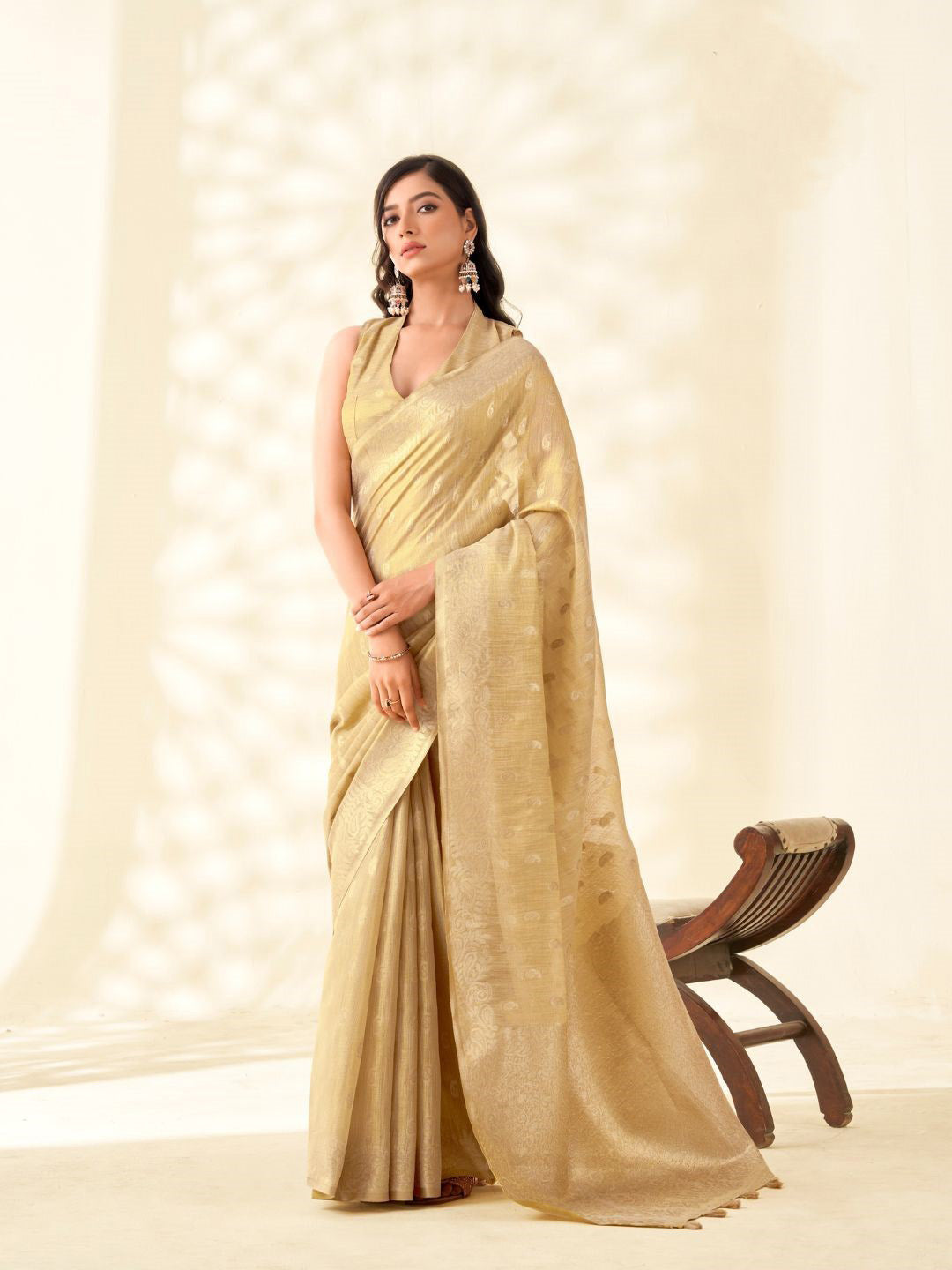 Urban Pallu Woven Design Silk Blend Traditional Saree
