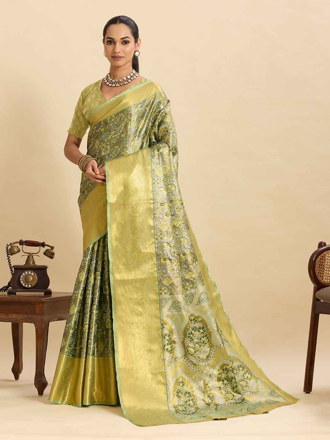 Urban Pallu Woven Design Silk Blend Party Saree