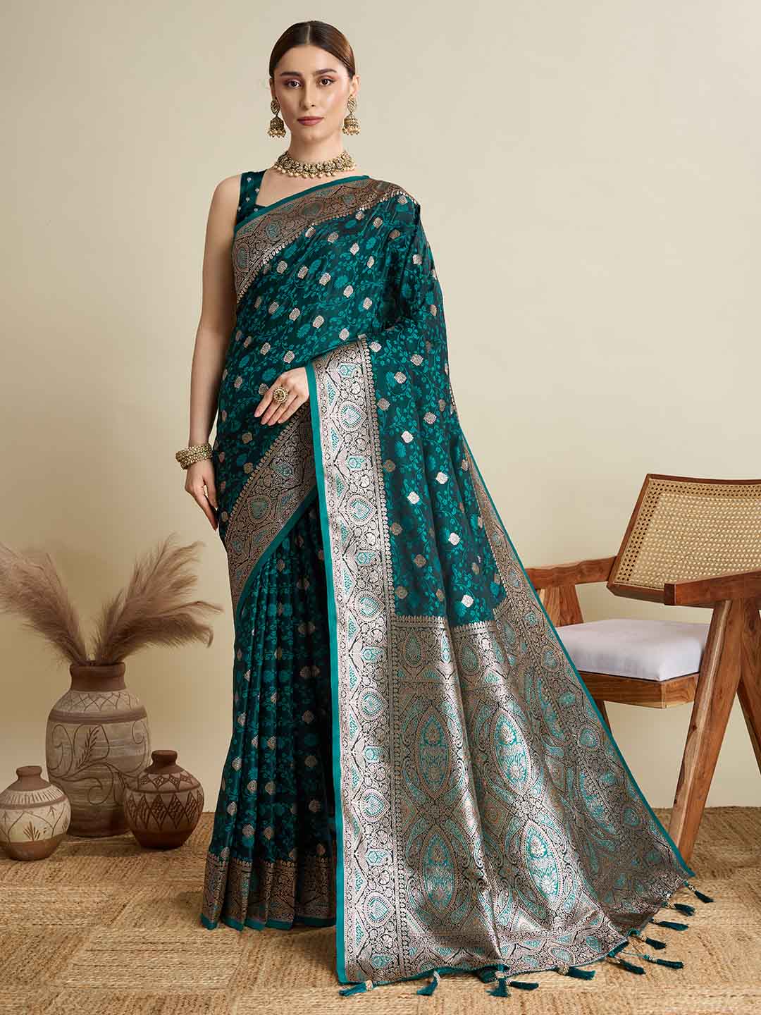 Urban Pallu Woven Design Silk Blend Party Saree
