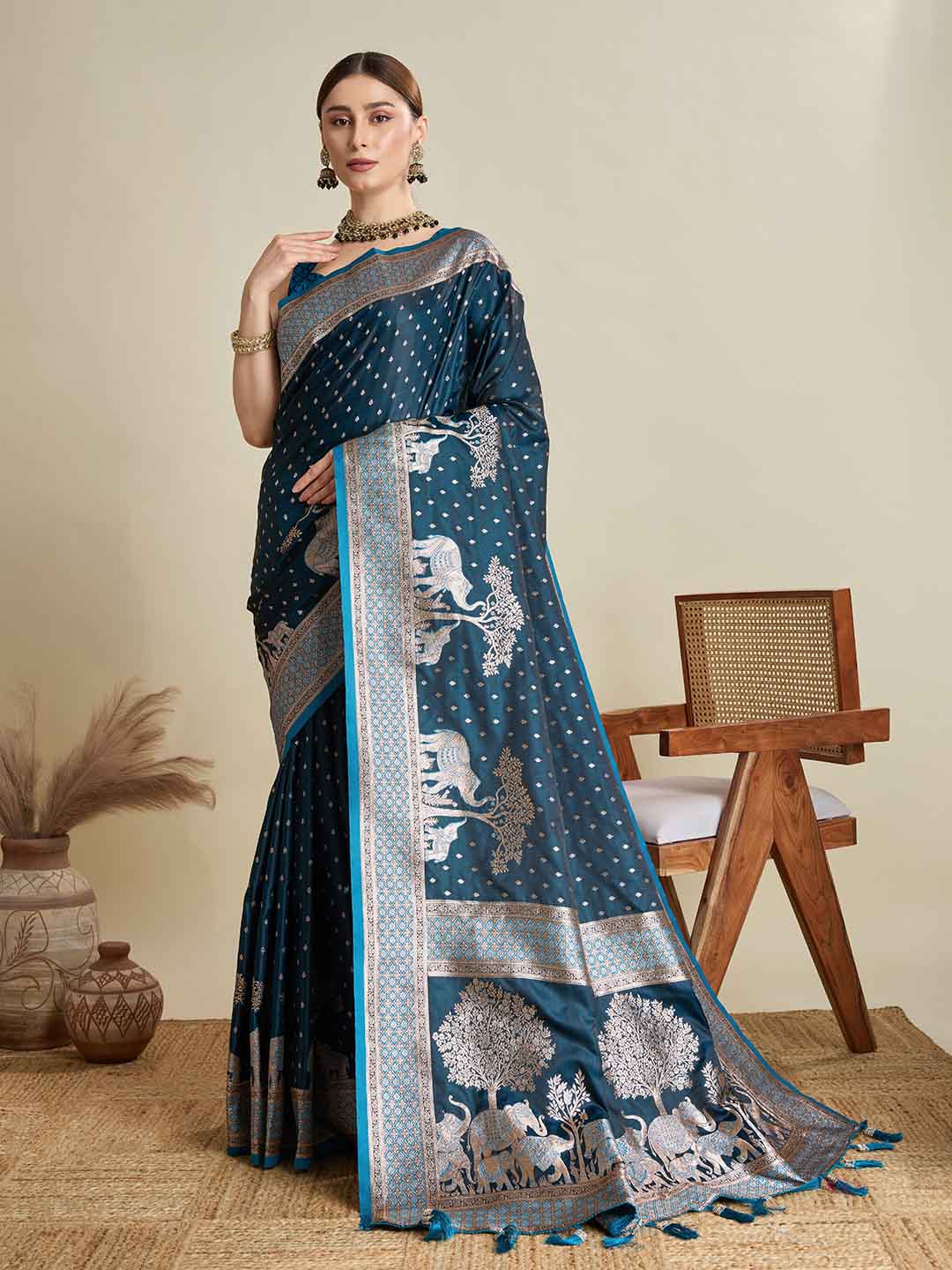 Urban Pallu Woven Design Silk Blend Party Saree