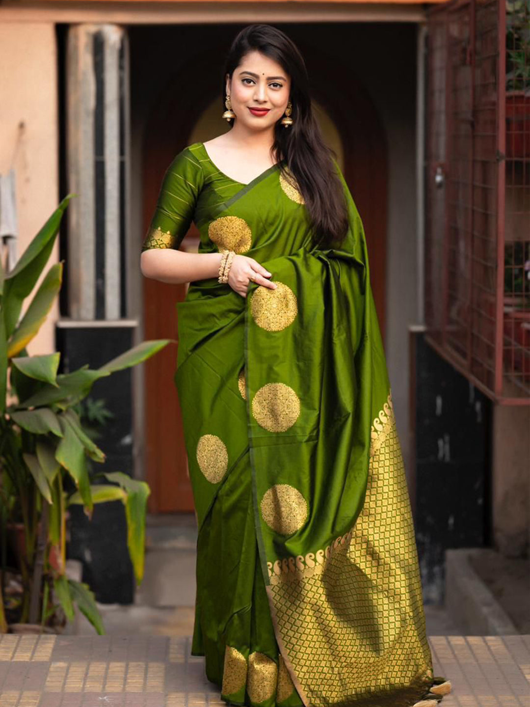 Urban Pallu Woven Design Silk Blend Work Saree