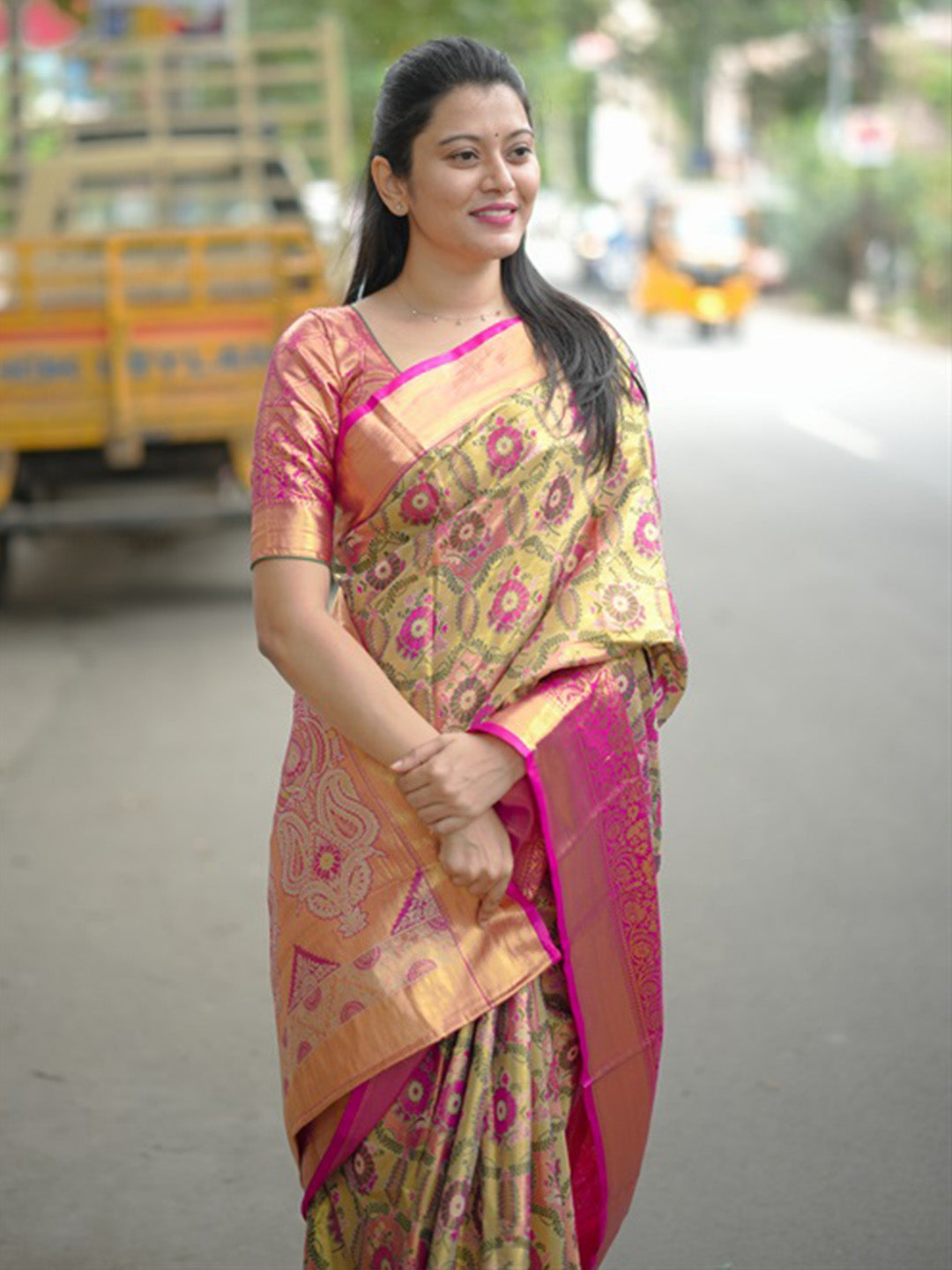 Urban Pallu Woven Design Silk Blend Traditional Saree