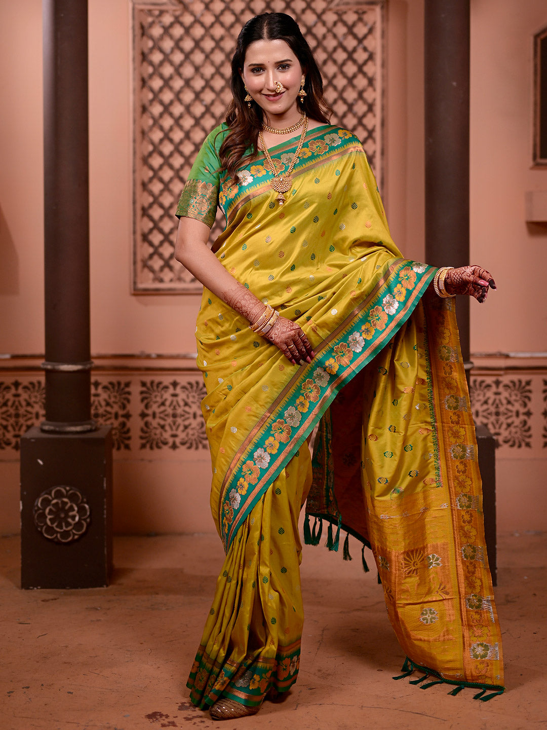 Urban Pallu Woven Design Silk Blend Traditional Saree