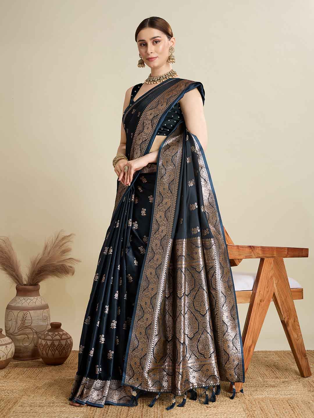 Urban Pallu Woven Design Silk Blend Party Saree