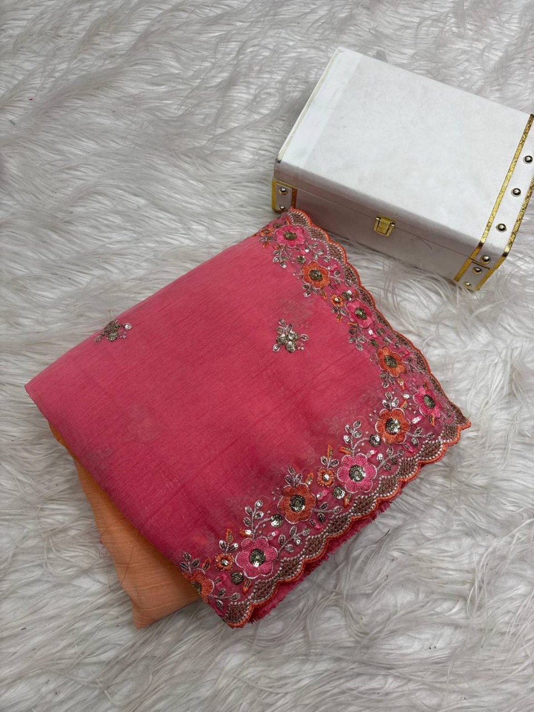 Urban Pallu Solid Poly Georgette Traditional Saree