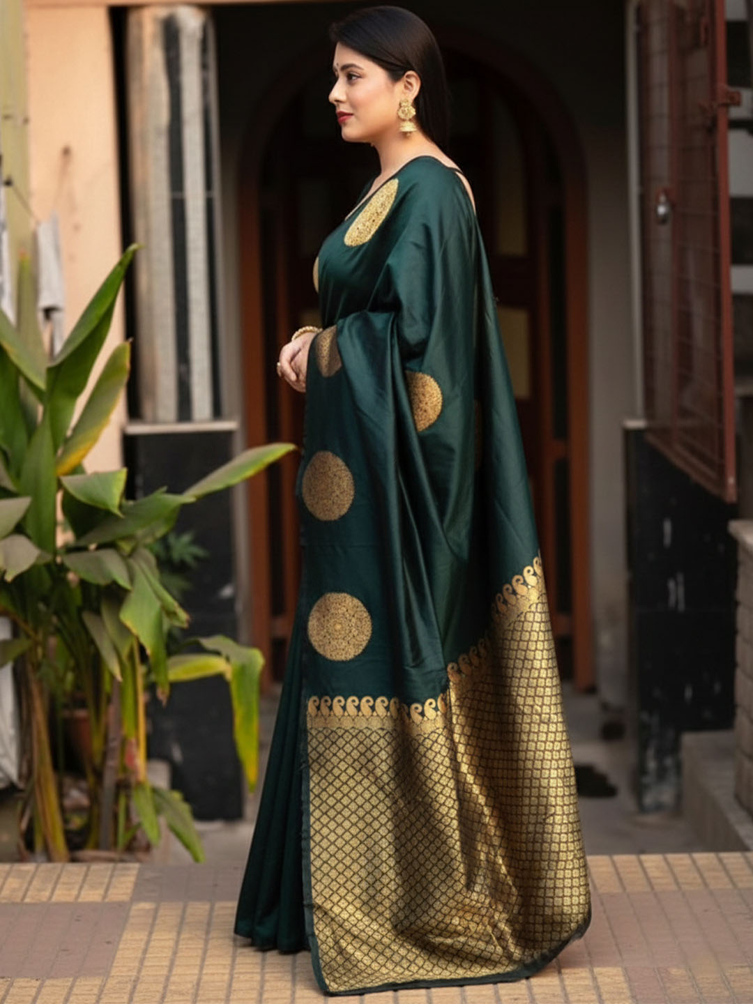 Urban Pallu Woven Design Silk Blend Work Saree