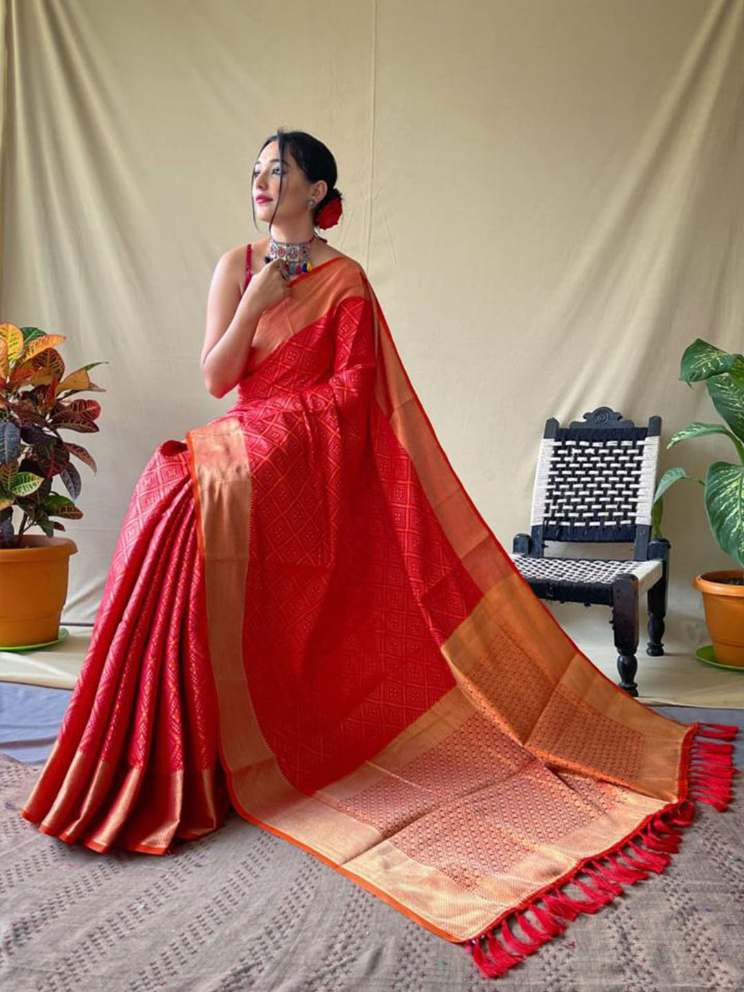 Urban Pallu Woven Design Silk Blend Party Saree