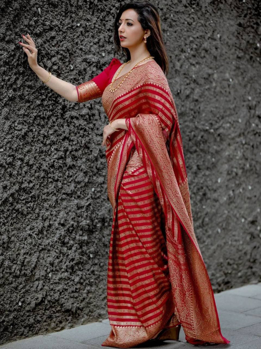 Urban Pallu Woven Design Silk Blend Traditional Saree