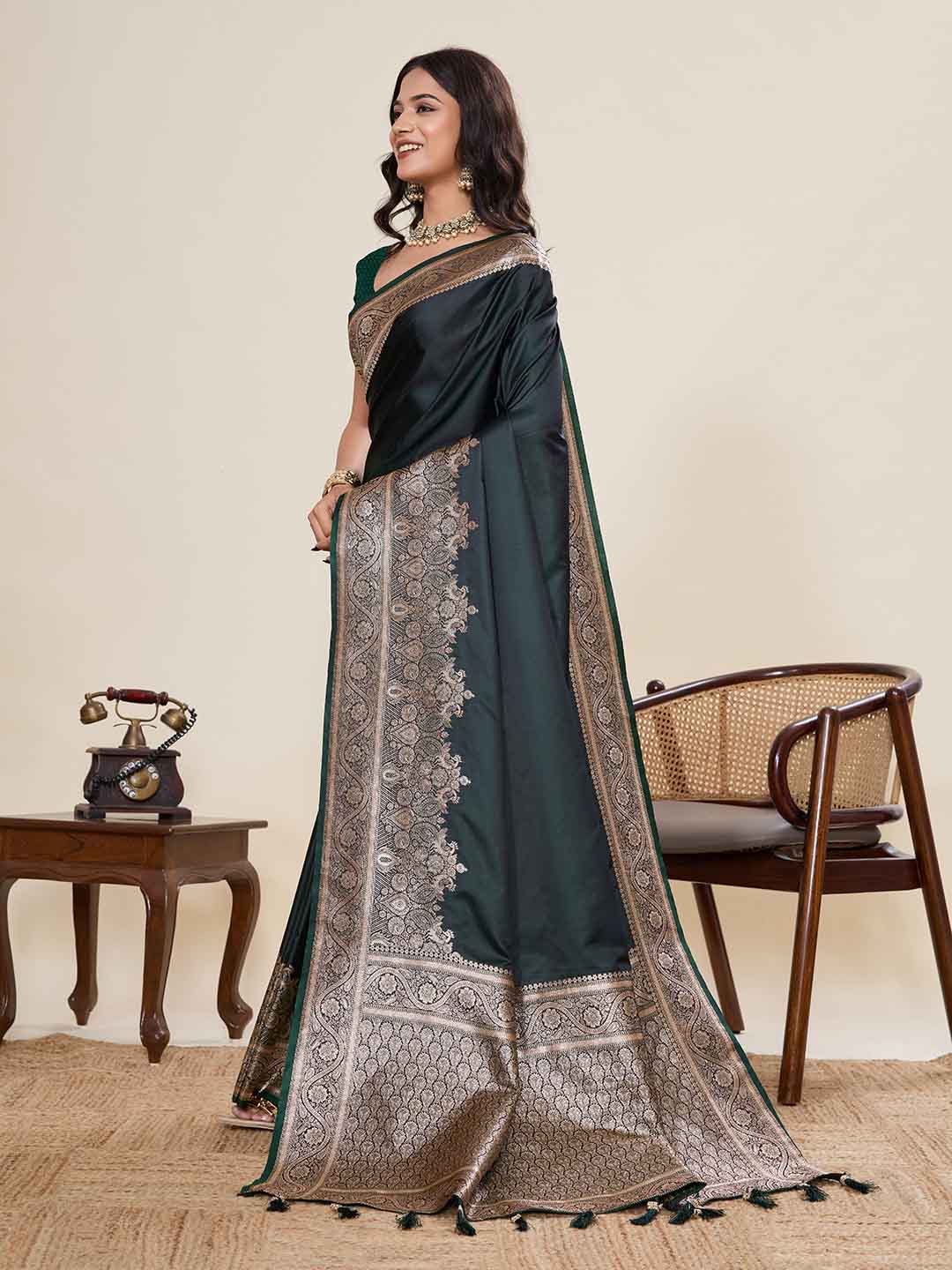 Urban Pallu Woven Design Silk Blend Party Saree